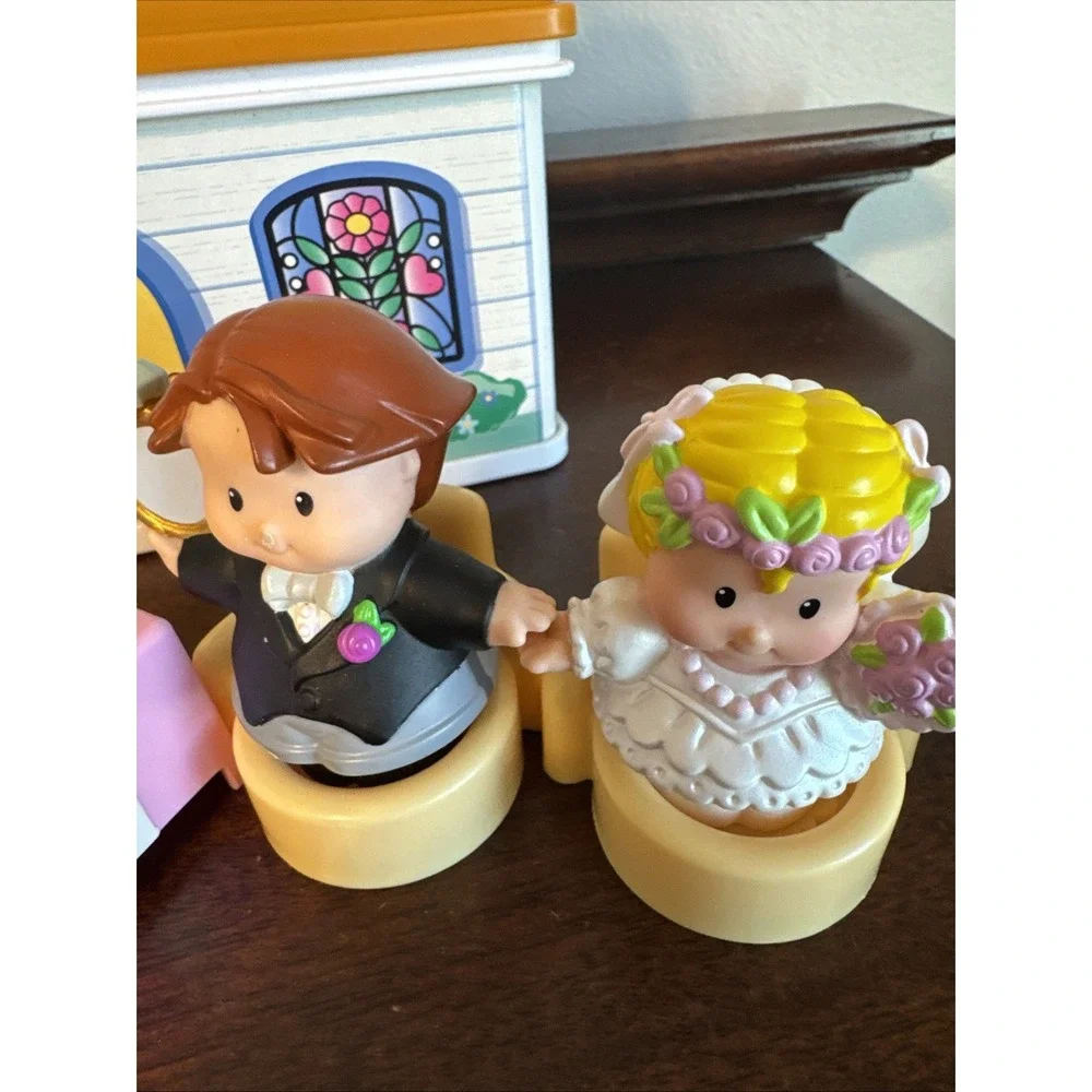 7 Pc. 2008 Fisher Price Little People Wedding Chapel On The Go Cottage Bridegroo